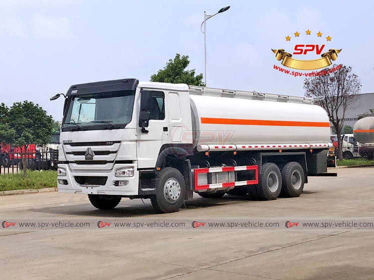 24,000 Litres Oil Tank Truck Sinotruck - LF